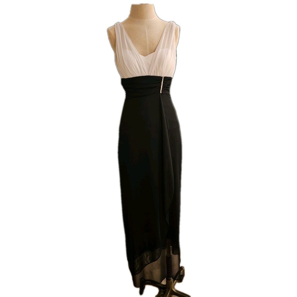 Vintage Black & White 90s / Y2K Betsy & Adam Formal Gown / Prom Dress Size 4